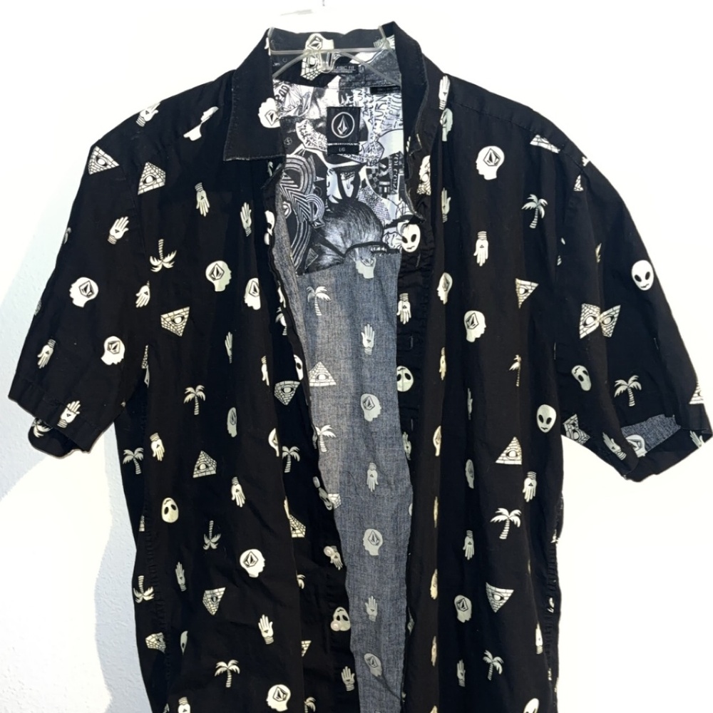 Men’s Alien Themed Button Up Shirt